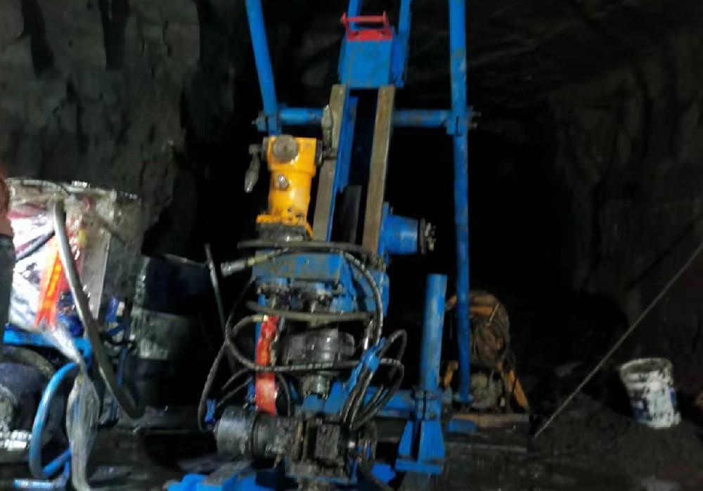 內蒙古贏功機械全液壓坑道鉆機工作現場  視頻案例